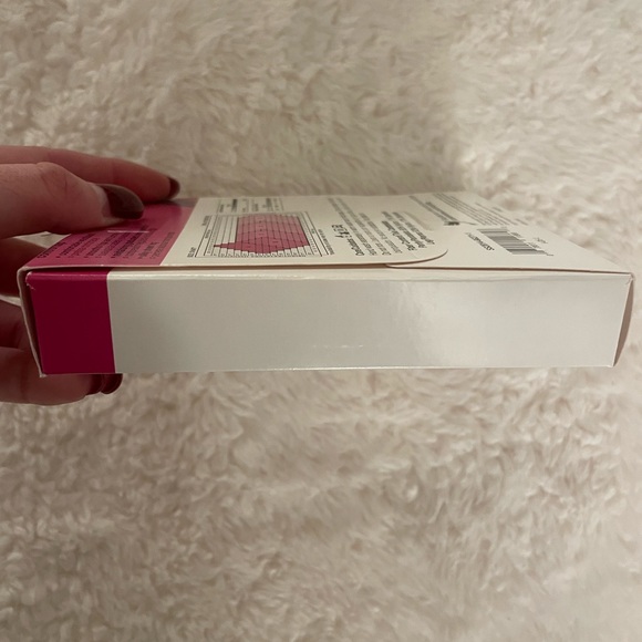 NWOT Hanes Beige Mist/Light Control Top Tights Size A - Picture 3 of 3